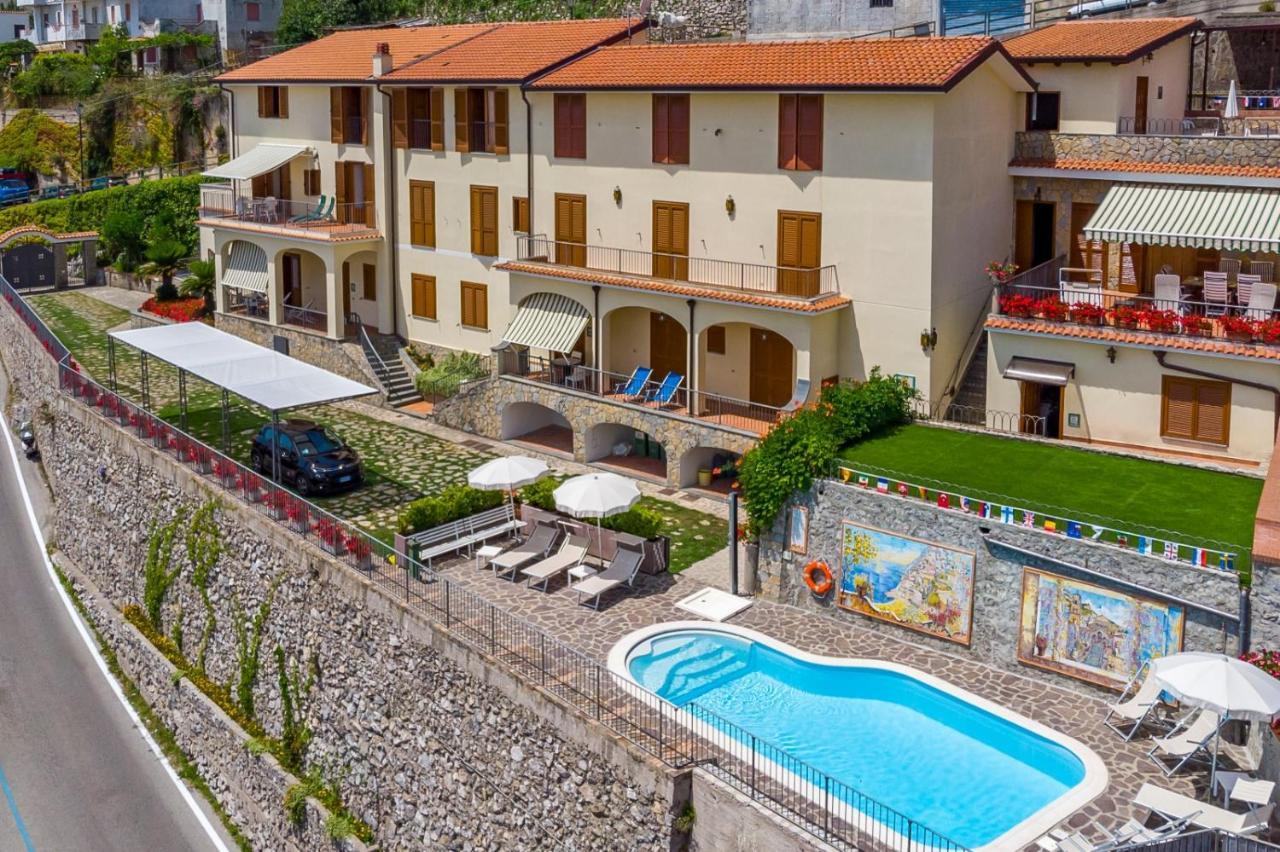 Appartamento Ilaria In Villa Laura 스칼라 외부 사진